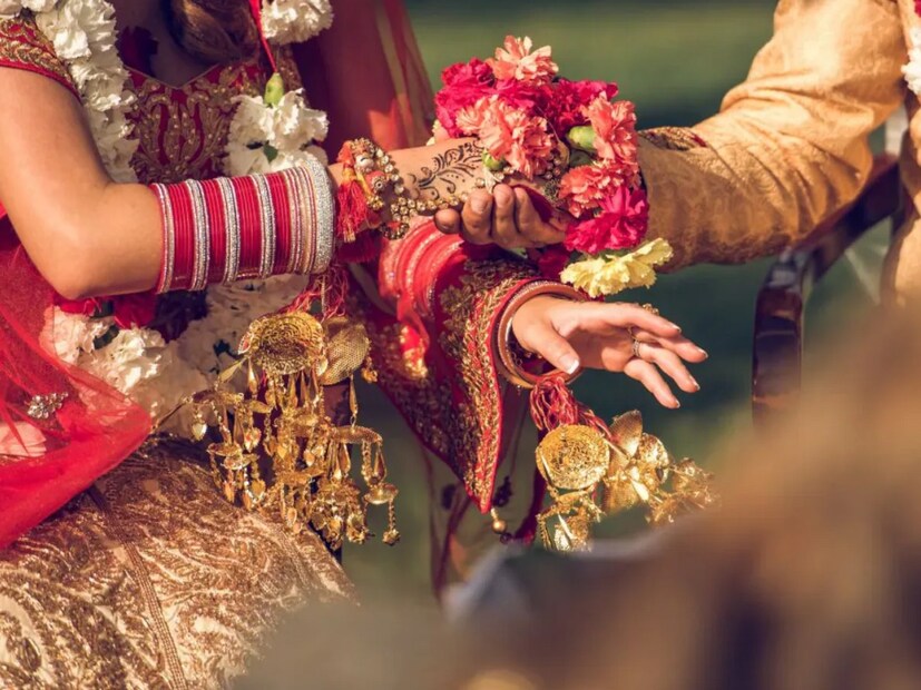 এই প্রতিবেদনে উল্লেখ করা হয়েছে যে আপনি যত বেশি বিয়ে করতে দেরি করবেন, আপনার জীবনসঙ্গী খুঁজে পেতে তত বেশি অসুবিধা হবে। এই বইটির নাম: অ্যালগরিদম অফ লিওবি দ্য কম্পিউটার সায়েন্স অফ হিউম্যান ডিসিশনস।