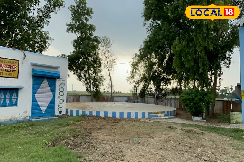 নিশ্চয়ই শুনে অবাক হচ্ছেন। তবে অবাক হলেও আদতে এটাই সত্যি। বর্ধমানের এই নির্দিষ্ট বিদ্যালয়ের খেলার মাঠের এক কোণে রয়েছে এই হেলিপ্যাড। কিন্তু বিদ্যালয়ের মধ্যে হেলিপ্যাড কেন? বিদ্যালয়ের মধ্যে হেলিপ্যাড থাকার কী কারণ রয়েছে, নিশ্চয় জানতে ইচ্ছে করছে? চলুন তাহলে জেনে নেওয়া যাক। 