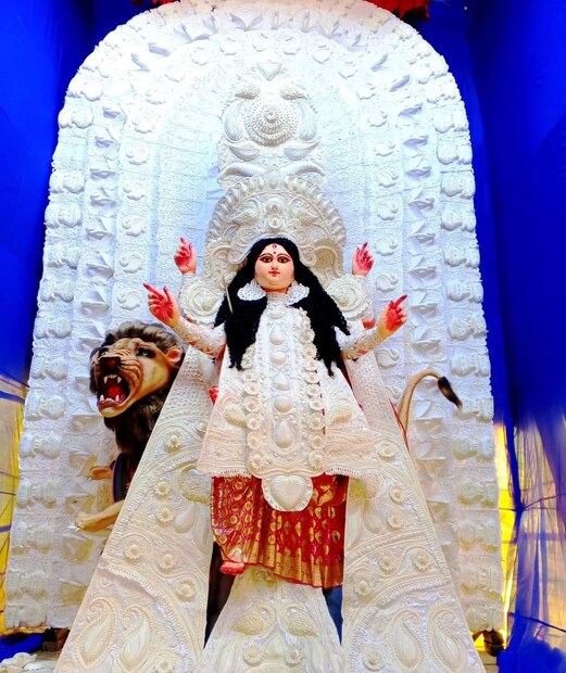  দৃকসিদ্ধান্ত পঞ্জিকা অনুযায়ী সোমবার দশমী তিথি আছে সন্ধ্যা ৬.৪৭ পর্যন্ত৷ অন্য পঞ্জিকা মতে দশমী তিথি এদিন থাকছে দুপুর ২.৩০ পর্যন্ত৷
