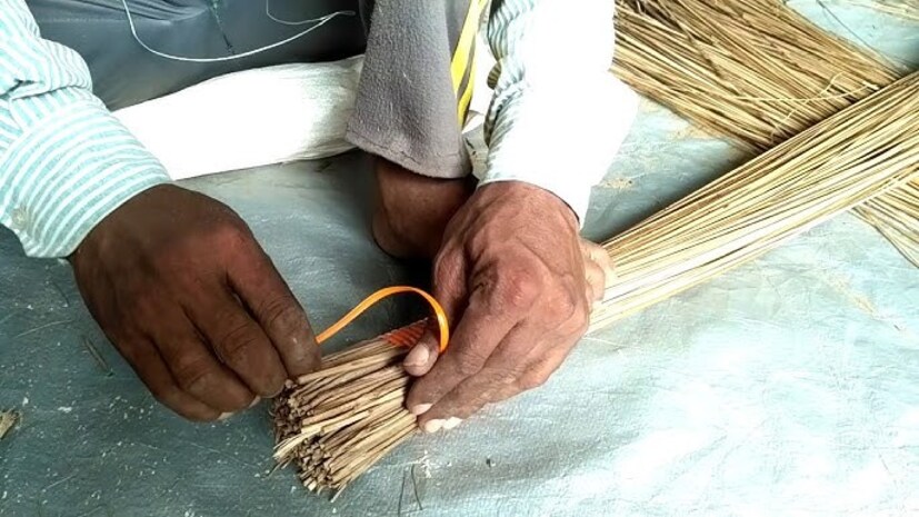 এই ঝাড়ু তৈরি করে জেলার বিভিন্ন দোকানে বিক্রি করেন এই ব্যক্তিরা। এভাবেই দীর্ঘ সময় ধরে অধিক আর্থিক উপার্জন করতে পারছেন এই পরিবার গুলি।
