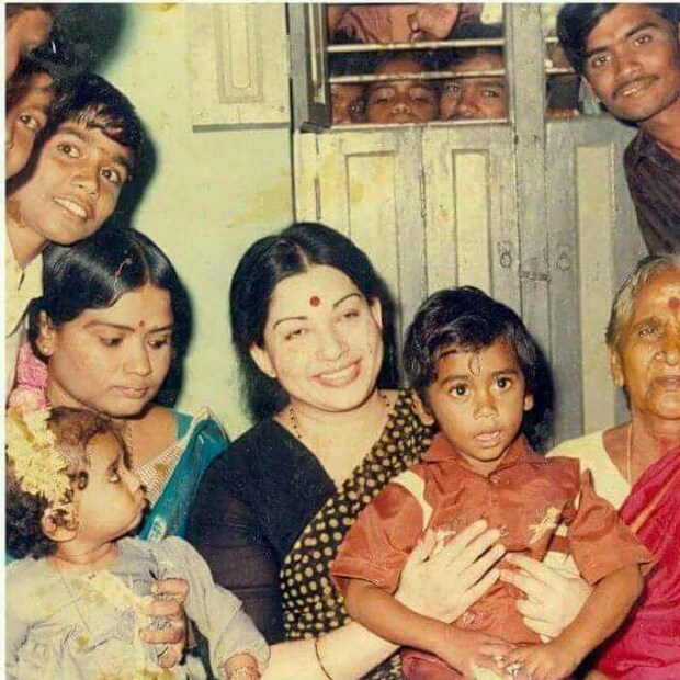 জয়ললিতার কিছু অবিশ্বাস্য সম্পদ প্রকাশ করেছে, যার মধ্যে রয়েছে তার ১০,৫০০টি শাড়ি, সেইসঙ্গে ৭৫০জোড়া জুতা, ৮০০ কেজি রূপা এবং ২৮কেজি সোনা। ২০১৬ সালে, তাঁর আরও সম্পদের হদিশ আসে৷ সেখানে ১২৫০ কেজি রৌপ্য এবং ২১ কেজি স্বর্ণ পাওয়া যায়। জয়ললিতা, 'আম্মা' নামে পরিচিত, ১৯৯১ থেকে ২০১৬ সালের মধ্যে ২৫ বছরে পাঁচবার তামিলনাড়ুর মুখ্যমন্ত্রী ছিলেন। 