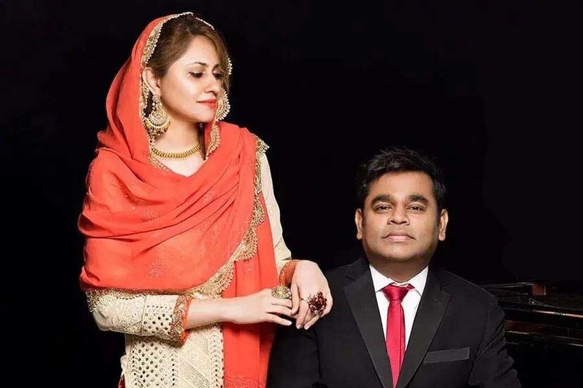 দিন কয়েক আগেই বিচ্ছেদের পথে এগোনোর কথা ঘোষণা করেছেন এআর রহমান এবং তাঁর স্ত্রী সায়রা বানু। যদিও সন্তানদের কাস্টডি কার হাতে থাকবে, সে বিষয়ে কোনও সিদ্ধান্ত নেননি এই দম্পতি।