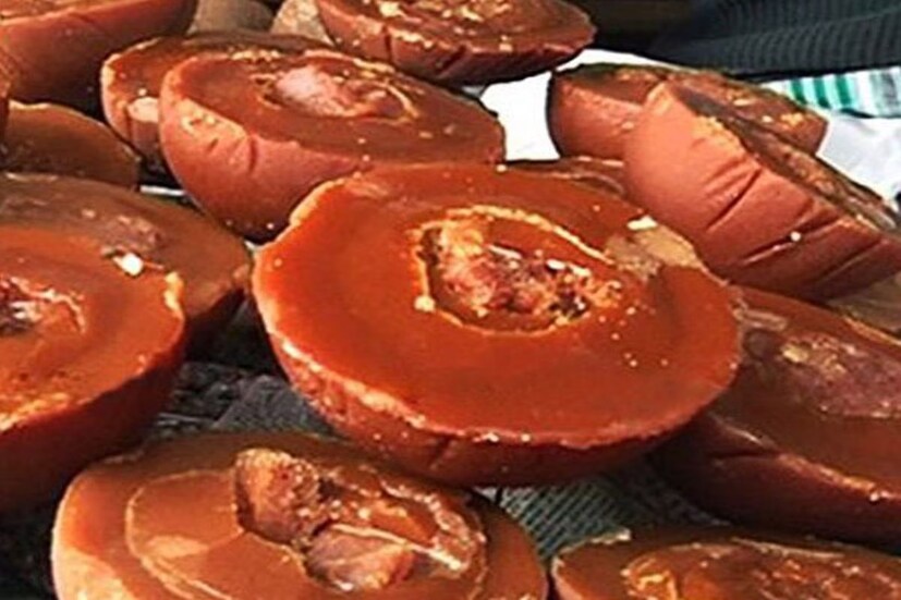 ১০০ গ্রাম গুড়ে ৩৮৩ ক্যালোরি, ৬৫ থেকে ৮৫ শতাংশ সুক্রোজ থাকে এবং ১০ থেকে ১৫ শতাংশ ফ্রুকটোজ ও গ্লুকোজ থাকে, যা ডায়াবিটিসে আক্রান্ত রোগীদের শরীরে মারাত্মক ক্ষতির কারণ হতে পারে। 