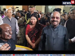 রাজভবনে রাজ্যপাল সিভি আনন্দ বোসের মূর্তি