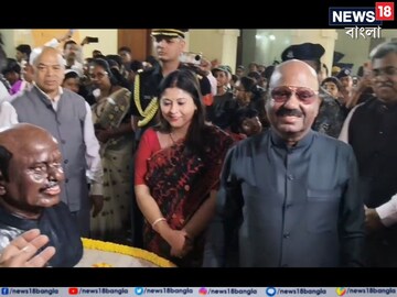 রাজভবনে রাজ্যপাল সিভি আনন্দ বোসের মূর্তি