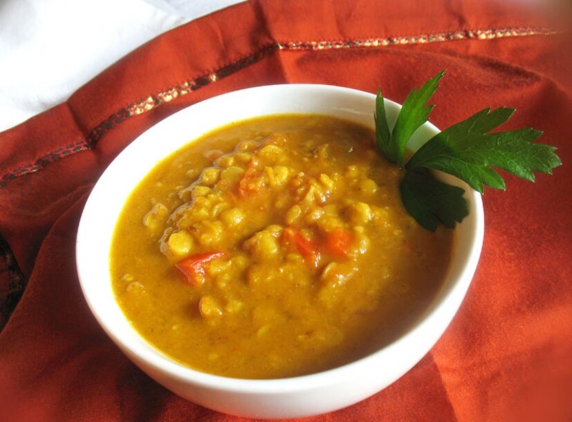  যারা কিডনি রোগে ভুগছেন তাদের অড়হর ডাল খাওয়া এড়িয়ে চলা উচিত। এই ডালে ভাল পরিমাণে পটাশিয়াম থাকে যা কিডনির সমস্যা বাড়ায়। তাই এই ডাল খেলে কিডনিতে পাথরের আকার বাড়তে পারে। এছাড়াও, প্রচুর পরিমাণে অড়হর ডাল খাওয়ার অভ্যাস কিডনিকে সঠিকভাবে শরীরকে ডিটক্সিফাই করতে বাধা দেয়।