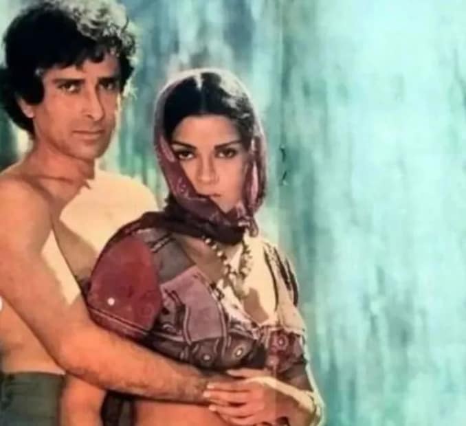 জিনাত আমান তাঁর কেরিয়ারে অনেক হিট এবং ব্লকবাস্টার ছবি দিয়েছেন। ১৯৭৮ সালে,তিনি শশী কাপুরের সঙ্গে এমন একটি ছবিতে কাজ করেছিলেন, যার দৃশ্যগুলি মানুষকে হতবাক করে দিয়েছিল। তিনি রাজেশ খান্না এবং দেব আনন্দের সঙ্গেও অনেক হিট ছবিতেও অভিনয় করেছেন।