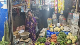 মহিষাদলের এই দোকানেই আসেন সরকারি ওই কর্তার স্ত্রী৷ 