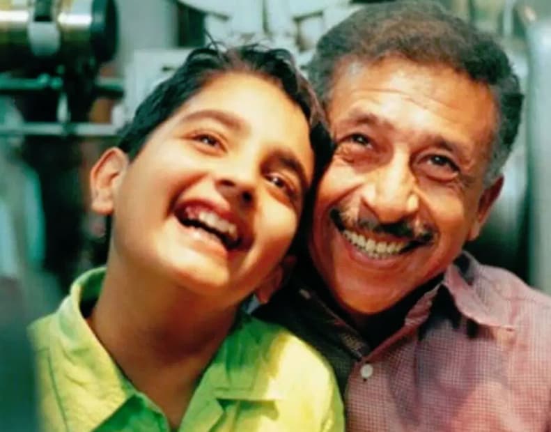 সময়ের সঙ্গে সঙ্গে ক্রমশ পরিণত হয় তাঁর অভিনয়৷ গুজরাত হিংসার প্রেক্ষাপটে তৈরি ‘পরজানিয়া’ ছবিতে তাঁর অভিনয় সমালোচকদের মন জয় করে৷ ‘সিকন্দর’ ছবিতে অভিনয় করে শিশুশিল্পী পরজান পুরস্কৃত হন৷