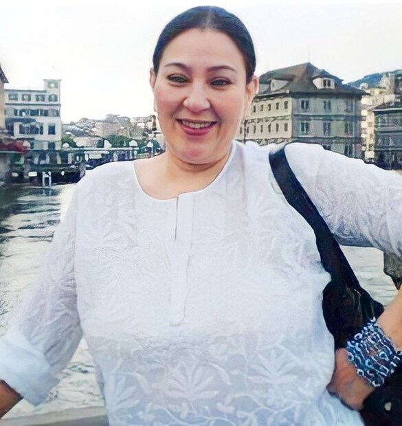 হেলেনাকে ১৯৮৮ সালের ‘এক নয়া রিস্তা’ ছবিতে শেষ অভিনয় করতে দেখা গিয়েছিল। বলিউডের ব্যর্থ ইনিংসে ইতি টেনে আমেরিকা চলে যান তিনি৷ কাজ করেন উড়ান সংস্থায়৷ তাঁর ঘটনাবহুল বিতর্কিত জীবনের শেষেও রয়ে গেল রহস্য৷