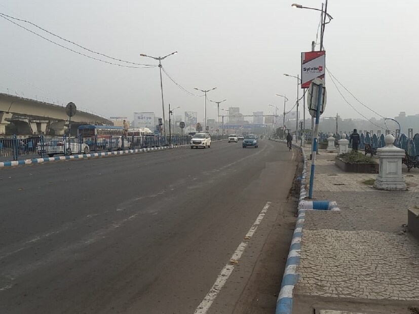 এরই সঙ্গে আর ৪৮ ঘণ্টা পরে নিম্নচাপের প্রভাব কমলে বাংলায় দ্রুত তাপমাত্রার পতন শুরু হবে৷ দক্ষিণবঙ্গের জেলাগুলি ও কলকাতায় একটু একটু করে রাতের তাপমাত্রা কমতে থাকবে৷ Photo- Representative