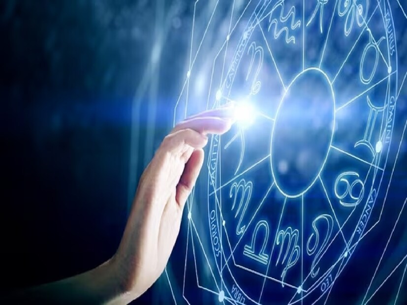 Lucky Zodiac Signs 2025: Lucky Zodiac Signs 2025: নতুন বছর ২০২৫ সাল শুরু হতে চলেছে। নতুন বছরে, শনি এবং বৃহস্পতি-সহ অনেক বড় গ্রহ তাদের রাশি পরিবর্তন করতে চলেছে। গ্রহের স্থানান্তরের প্রভাব নতুন বছরটিকে অনেক রাশির জন্য শুভ করে তুলবে। 