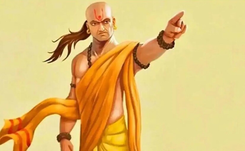 নিজের বাড়ি তৈরি করা অনেকেরই স্বপ্ন৷ তবে বেশিরভাগ সময় আমরা জানি না কোন জায়গায় বাড়ি কেনা উচিত, কোথায় নয়৷ দেখে নিন কী বলছেন আচার্য চাণক্য৷