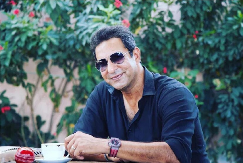 কিন্তু বিমানটি যখন জ্বালানি ভরার জন্য চেন্নাইয়ে অবতরণ করে, তখন ওয়াসিম আক্রমের স্ত্রী হুমা মুফতি হৃদরোগে আক্রান্ত হন। এর পরই তাঁকে চেন্নাইয়ের অ্যাপোলো হাসপাতালে নিয়ে যাওয়া হয়। সেখানে তাঁর চিকিৎসা শুরু হলেও তিনি আর সুস্থ হতে পারেনি। হুমা মুফতি ২৫ অক্টোবর ২০০৯ সকালে ভারতে শেষ নিঃশ্বাস ত্যাগ করেন। তাঁর বয়স তখন ৪২। এর পর আক্রম ভেঙে পড়েন। একটা সময় তিনি মাদকাসক্ত হয়ে পড়েছিলেন।
