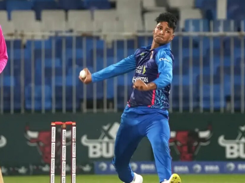 ম্যাচের প্রথম স্পেলে খুব একটা ভাল বল করতে পারেননি আল্লাহ গজনফর। দ্বিতীয় স্পেলে এসে দুরন্ত বোলিং করেন। ম্যাচে মোট ৬.৩ ওভার বল করে ৬ উইকেট নেন এই ১৮ বছরের স্পিনার।