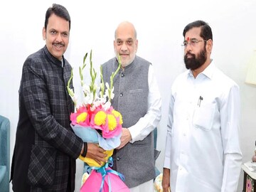 কে বসবেন মসনদে?