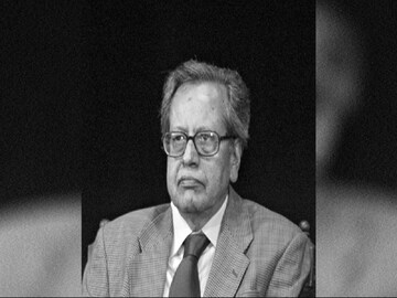 ৮৮ বছর বয়সে প্রয়াত প্রবীণ অর্থনীতিবিদ অমিয় বাগচি। ফাইল ছবি।