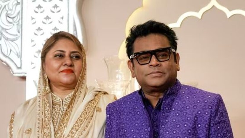 জানানো হয়েছে যে বিয়ের এতগুলো বছর পর রহমানের স্ত্রী সায়রা বানু এই সিদ্ধান্ত নিয়েছেন যে তিনি বিচ্ছেদের পথে হাঁটবেন৷ অনেক মানসিক চাপানোতরের পরই এই সিদ্ধান্তে পৌঁছতে পেরেছেন তাঁরা৷ নিজেদের মধ্যে অগাধ প্রেম থাকা সত্ত্বেও নিজেদের মধ্যে প্রচুর দূরত্ব তৈরি হয়েছে যা আর মেটার নয়৷ এমনই জানানো হয়েছে এই প্রেস বিজ্ঞপ্তিতে৷ 