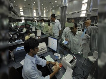 ভারতের সব থেকে নিরাপদ ব্যাঙ্ক? RBI এই তিনটি ব্যাঙ্ককে বেছে নিয়েছে !