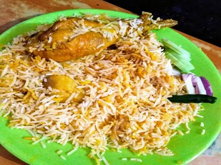 বিরিয়ানিতে ওটা কী!