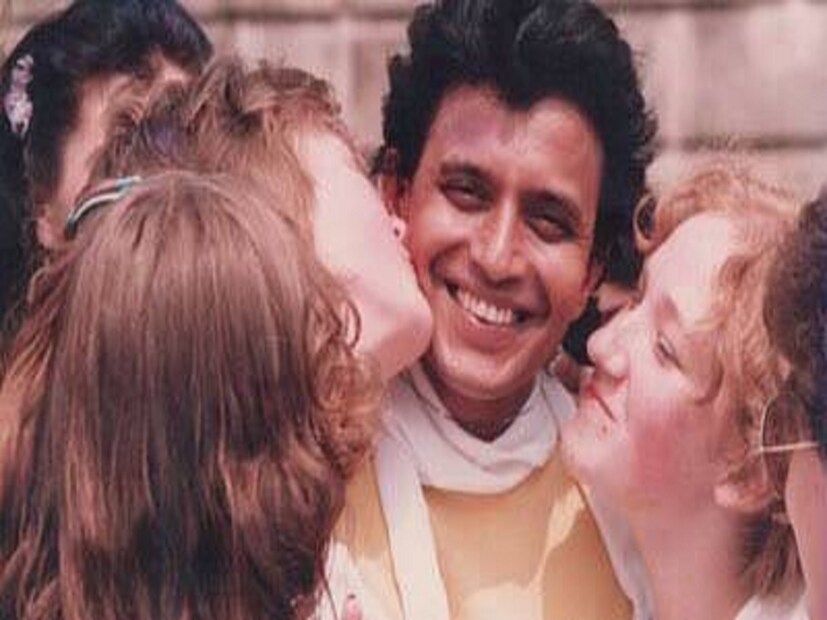 বাস্তবিকই তাই। রাশিয়া বলিউড বলতে অমিতাভ বচ্চন, রাজেশ খান্না কিংবা শাহরুখ খানের নাম নেয় না। তাঁদের কাছে এখনও বলিউড মানে একটাই নাম, 'জিমি', অর্থাৎ মিঠুন চক্রবর্তী। 