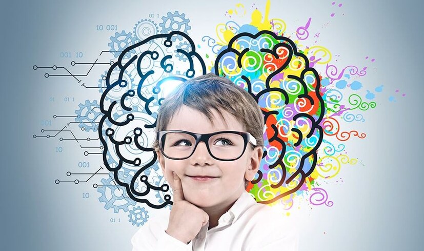 ডার্ক চকলেট এর মধ্যে প্রচুর পরিমাণে অ্যান্টিঅক্সিডেন্ট , ফ্লাবনয়েড এবং ক্যাফিন পাওয়া যায়, যা মস্তিষ্কের স্বাস্থ্যের জন্য ভীষণ ভাবে উপকারী। এছাড়া সামুদ্রিক মাছের মধ্যেও প্রচুর পরিমাণে ওমেগা থ্রি ফ্যাটি এসিড থাকে। এটি একটি স্বাস্থ্যকর ফ্যাট। যেটা রক্তে বিটা অ্যামিলয়েড কমায় এবং পরবর্তীতে এটি আলজাইমার ডিজিস হওয়ার সম্ভাবনা কমিয়ে দেয়। এছাড়াও কাঁচা হলুদও নিয়মিত খাওয়া যেতে পারে। 