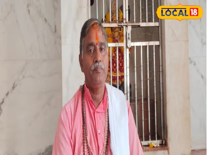 জ্যোতিষাচার্য বলেন, আর্থিক সমস্যা দূর করতে জ্যোতিষশাস্ত্র অনুযায়ী, বৃহস্পতিবার লাল কাপড়ে পাঁচটি সবুজ এলাচ বেঁধে দেবী লক্ষ্মীকে নিবেদন করুন। পুজো শেষ হওয়ার পর সেই এলাচগুলো ঘরের সেজে রাখুন। ঋণ থাকলে তা দূর হবে এবং আর্থিক সচ্ছলতা আসবে।