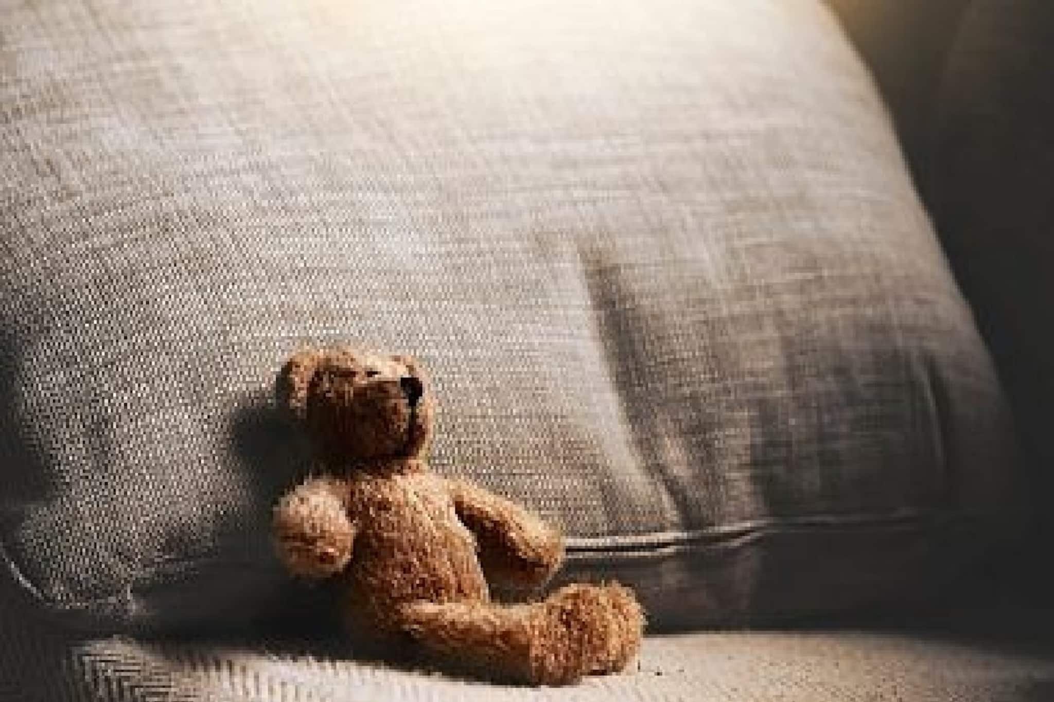 বিছানা ভেজানোর শাস্তি! শিশুর উপর অকথ্য অত্যাচার, আঘাত গোপনাঙ্গেও