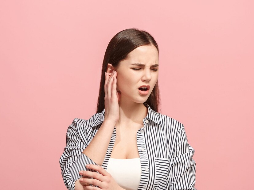 কানে ব্যথা সারাতে ভাল কাজ করে অলিভ অয়েল। কানে ব্যথা করলে তিন থেকে চার ফোঁটা অলিভ ঢেলে দিন। অথবা অলিভ অয়েলে কটন বাড ভিজিয়ে কানের ফুটোয় চেপে রাখুন।