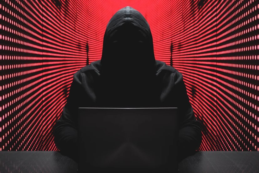 সাইবারনিরাপত্তা বিশেষজ্ঞরা যখন ‘.exe’ ফাইলটি বিশ্লেষণ করেছেন, তখন তাঁরা দেখেছেন যে, এআই টুল সেটআপটির সঙ্গে যোগ রয়েছে Lumma Stealer ম্যালওয়্যারের। কেউ যদি ভুল করে বা দুর্ঘটনাক্রমে এই প্রোগ্রামটি ডাউনলোড করেন, তাহলে সেভ করা পাসওয়ার্ড পরিবর্তন করার পরামর্শ দিয়েছেন বিশেষজ্ঞরা। কারণ এতে ব্যবহারকারীর অ্যাকাউন্টে সমস্যা হতে পারে।
