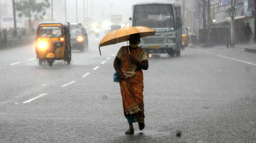 আবহাওয়া কেন্দ্র জানিয়েছে আগামী ১২ ঘণ্টার মধ্যে, নিম্নচাপটি উত্তর-উত্তর-পশ্চিম দিকে অগ্রসর হয়ে গভীর নিম্নচাপ এলাকায় পরিণত হওয়ার সম্ভাবনা রয়েছে। পূর্বাভাস বলছে, এই নিম্নচাপটি আগামী দু'দিনের মধ্যে শ্রীলঙ্কা-তামিলনাড়ু উপকূলের দিকে ও উত্তর-উত্তর-পশ্চিম দিকে অগ্রসর হতে পারে। এই কারণে আগামী দিনে এখানে ভারী থেকে মাঝারি বৃষ্টির সম্ভাবনা রয়েছে।