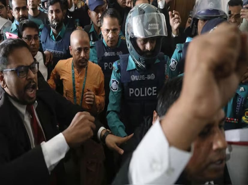 বৃহস্পতিবার হাইকোর্ট জানিয়েছে, ইসকনের ব্যাপারে আদালতের হস্তক্ষেপ করা ঠিক হবে না। এই নিয়ে নীতিগত সিদ্ধান্ত নিতে হবে বাংলাদেশের সরকারকে। তাই ইসকনকে নিষিদ্ধ করার রিট পিটিশন খারিজ করে দেয় হাইকোর্ট।