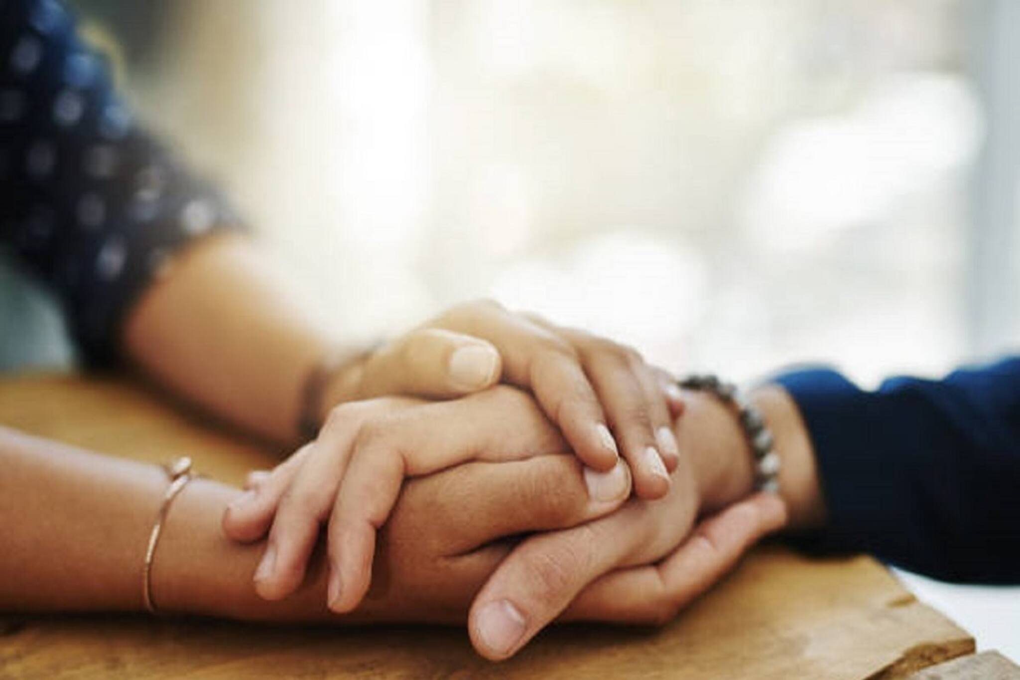 সেই কোন যুগ থেকে বয়সে বড় মহিলাদের প্রতি বেশি আকর্ষিত হন পুরুষেরা, কেন জানেন?