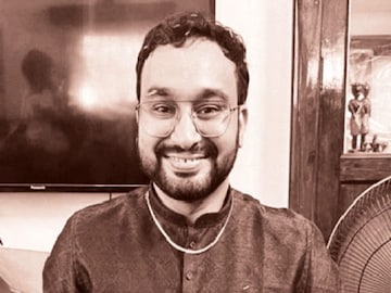 ঘনাচ্ছে রহস্য