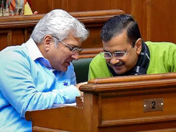 সুখের সে দিন। অরবিন্দের সঙ্গে কৈলাস। ফাইল ছবি