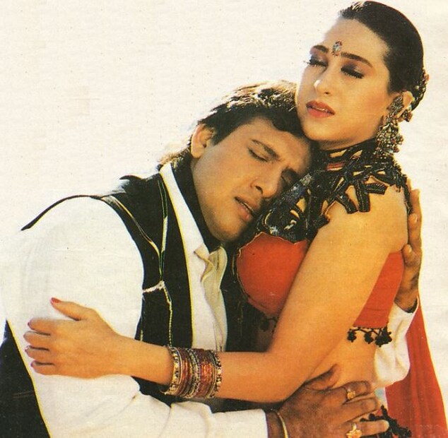 কিন্তু একটা সময় পর গোবিন্দার সঙ্গ ছাড়েন করিশ্মা৷ কেন? সেটাই বড় প্রশ্ন৷ গোবিন্দার সঙ্গে একের পর এক ছবির অফার তিনি ফেরাতে থাকেন৷ ফলে ভক্তরাও এই হিট জুটিকে দেখতে না পেয়ে কষ্টই পান৷ মোট ১১টি ছবিতে কাজ করেছেন গোবিন্দা-করিশ্মা৷ যার মধ্যে বেশিরভাগই হিট৷ 