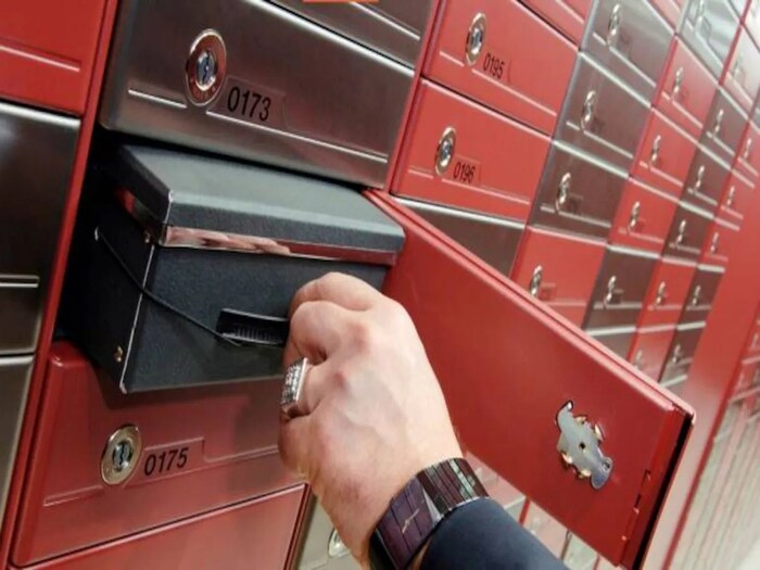 HDFC Locker Agreement: HDFC Bank's locker agreement is also similar to SBI. Customers can keep valuables such as jewelry, documents in the lockers here. However, cash, currency, weapons, explosives, narcotics, prohibited items, perishable or perishable items, radioactive items, illegal items and items that may cause danger or trouble to the bank or customers are not permitted.