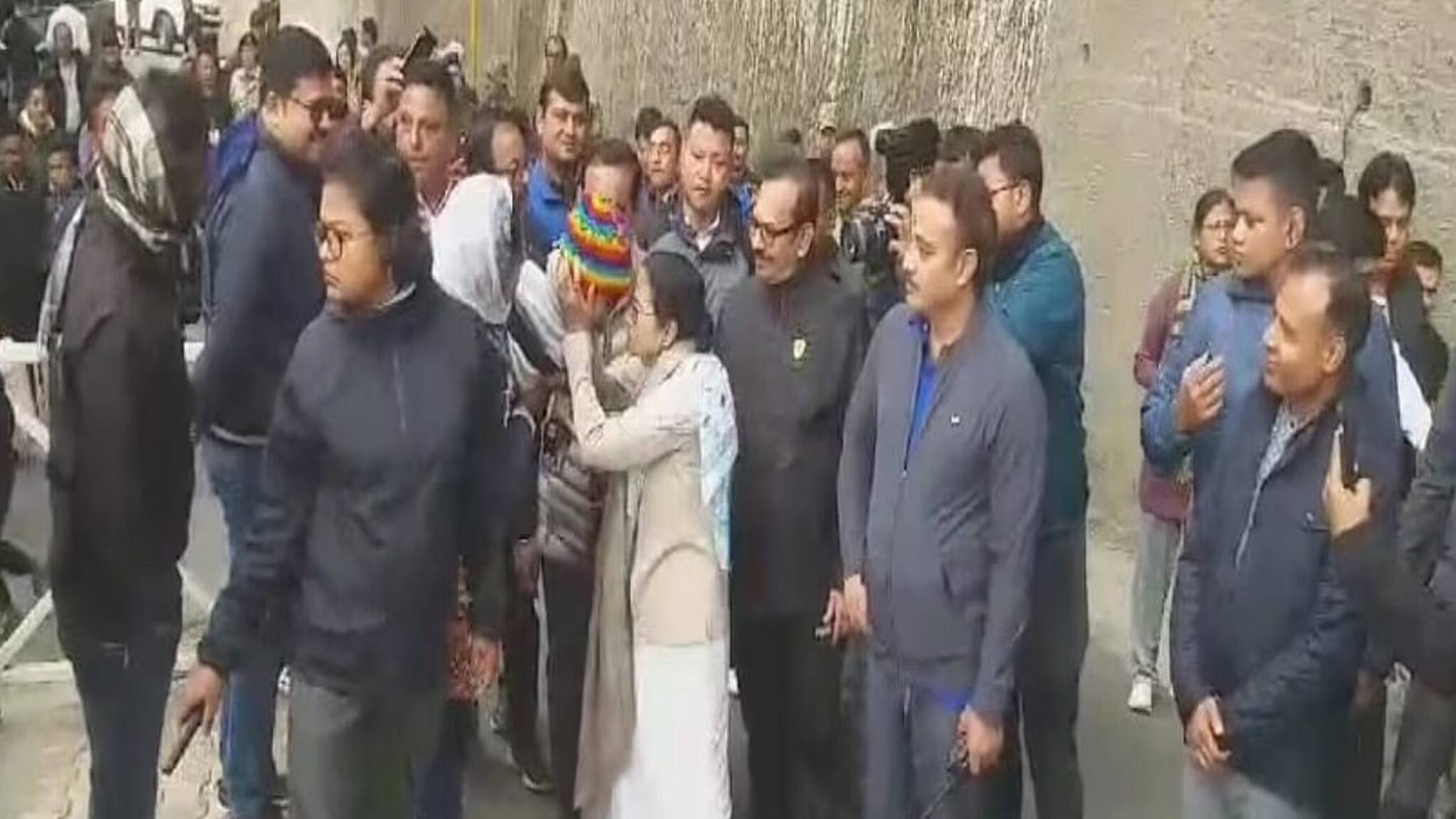 Darjeeling News: দার্জিলিংয়ে এই মুহূর্তে সবচেয়ে সুন্দর 'চার্মিং' আর 'ডার্লিং'! কারা এরা? দেখে এলেন মমতাও