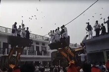 বিয়েবাড়িতে হঠাৎ বর-বউ-সকলের চোখ উপরে, কী পড়ছে ওগুলো আকাশ থেকে! শুরু ছোটাছুটি