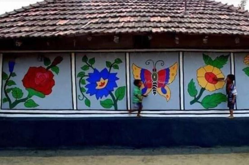 হালকা ঠান্ডার আমেজ রয়েছে জেলায়। এই মনোরম পরিবেশে তাই অনেকেই একবার হলেও ঢু মেরে আসছেন অযোধ্যা পাহাড়ে। ‌ আর এই সময় পর্যটকদের কাছে বাড়তি পাওনা হয়ে উঠেছে অপরূপ সাজে সেজে ওঠা আদিবাসী এই গ্রামগুলি। (Photo-Facebook)