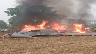আকাশ থেকে মুখ থুবড়ে মাটিতে পড়ল যুদ্ধবিমান! দাউদাউ জ্বলে গেল, দেখুন ভাইরাল ভিডিও