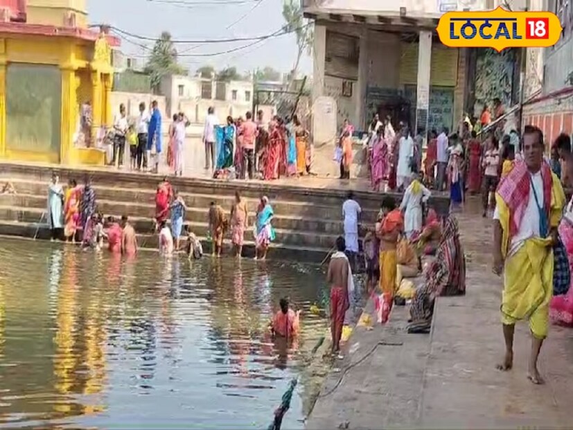 রাধা কুণ্ডের সেবাইত পুরোহিত মুকেশ পণ্ডিত লোকাল 18-কে জানিয়েছেন যে, ভগবান শ্রীকৃষ্ণের শহরে গোবর্ধন গিরি প্রদক্ষিণের পথে একটি অলৌকিক পুকুর রয়েছে যা রাধা কুণ্ড নামে পরিচিত। এই পুকুর সম্পর্কে একটি বিশ্বাস আছে যে, কার্তিক কৃষ্ণপক্ষের অষ্টমীর মধ্যরাতে এখানে নিঃসন্তান দম্পতি একসঙ্গে স্নান করলে তাঁদের সন্তান লাভ হয়।
