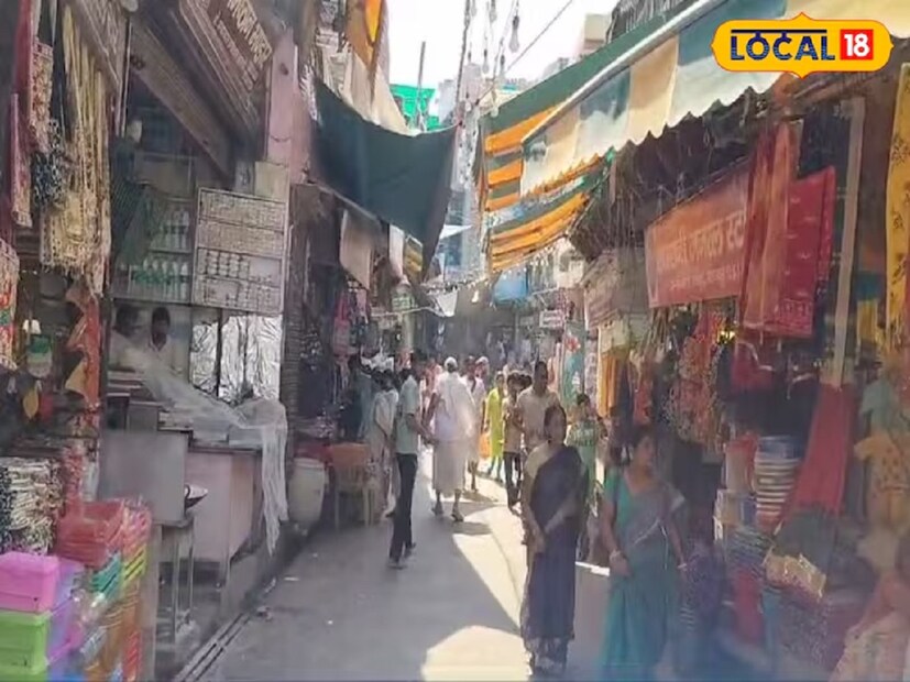 তিনি জানিয়েছেন যে, নারদের পরামর্শে শ্রীকৃষ্ণ তাঁর বাঁশি দিয়ে এই পুকুরটি খনন করেছিলেন এবং সমস্ত তীর্থযাত্রীদের সেই পুকুরে আসার আহ্বান জানিয়েছিলেন। তীর্থযাত্রীরা সেই পুকুর দর্শনে এবং সেখানে স্নানে এসেছিলেন। তা দেখে রাধারানিও নিজের কাঁকন দিয়ে একটি পুকুর খনন করেন। শ্রীকৃষ্ণ যখন সেই পুকুরটি দেখেন, তখন তিনি তাঁকে এটি পুণ্যস্নাত হওয়ার বর দিতে বলেন, এও চান তা যেন বিখ্যাত হয়। এর পর এই পুকুরটি রাধা কুণ্ড নামে প্রসিদ্ধ হয়।