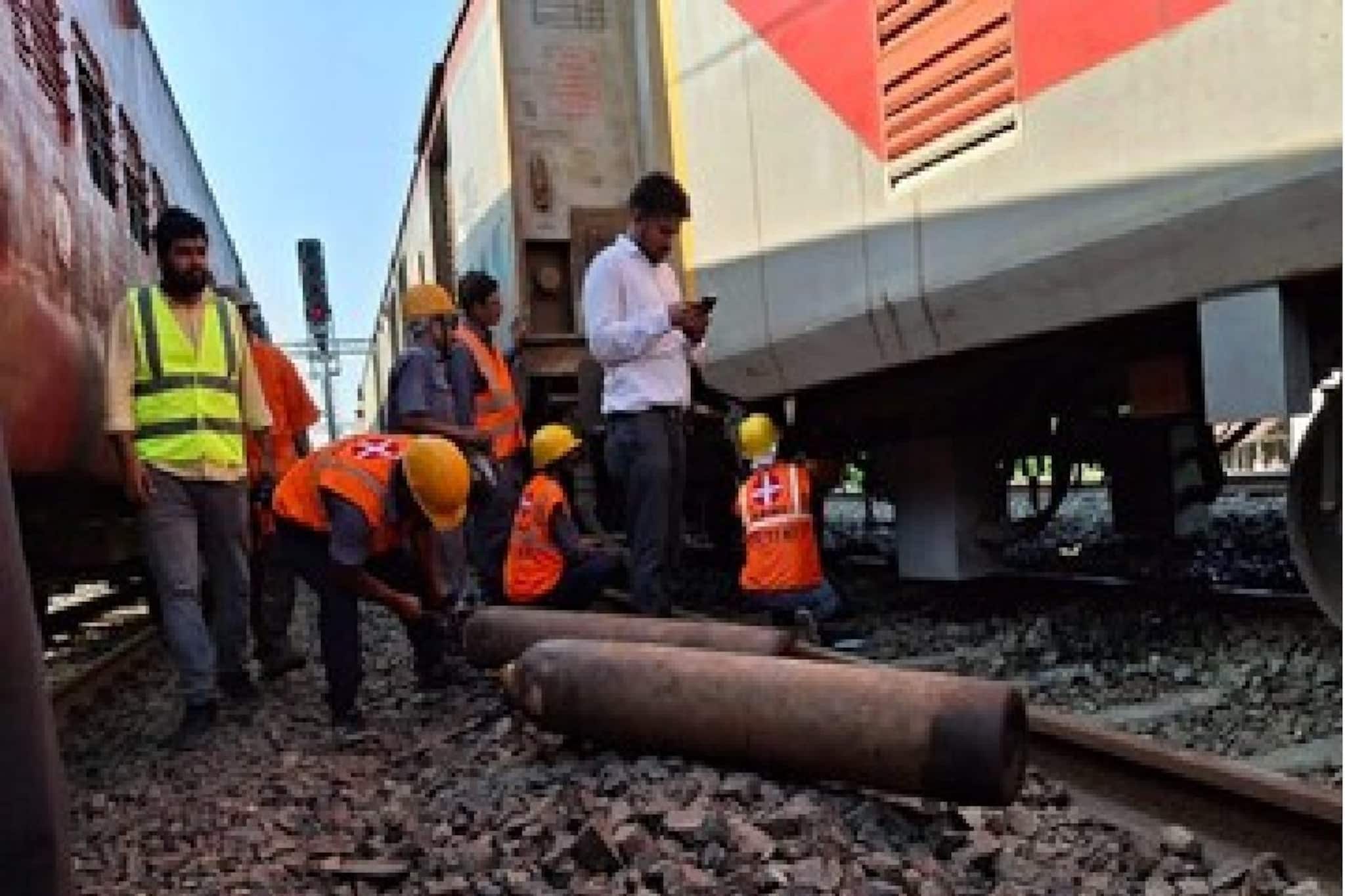 সকালের রেল দুর্ঘটনার 'মূল কারণ' লুকিয়ে নলপুরেই? সিগন্যাল রুমেই কি জট? চলছে তদন্ত