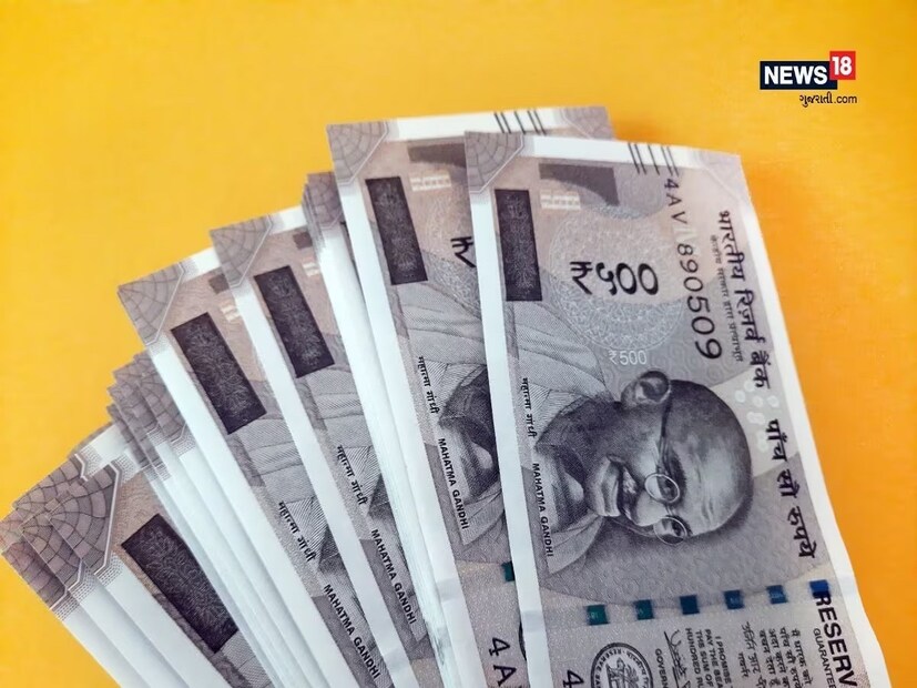 আধুনিকতার যুগে বাড়ি অথবা মন্দির, প্যান্ডেলের সৌন্দর্য বৃদ্ধির জন্য চাহিদা বেড়েছে বিভিন্ন ধরনের ছোট-বড় মূর্তির। তবে গতানুগতিক সিমেন্ট অথবা কাঠের মূর্তি বাদ দিয়ে এখন কদর বাড়ছে ফাইবারের তৈরি মূর্তির। আর এই ফাইবারের মূর্তি তৈরি করেই প্রতি মাসে হাজার হাজার রোজগার করছেন পূর্ব বর্ধমান জেলার দেবাশিস চন্দ্র। তাঁর মূর্তি তৈরির কারখানায় প্রবেশ করলেই চোখে পড়বে বিভিন্ন ধরনের মূর্তি। দেবাশিস চন্দ্রর তৈরি ফাইবারের মূর্তি দেখলে সত্যিই বেশ ভাল লাগবে। সারাদিন কারখানায় চলে মূর্তি তৈরির কাজ।