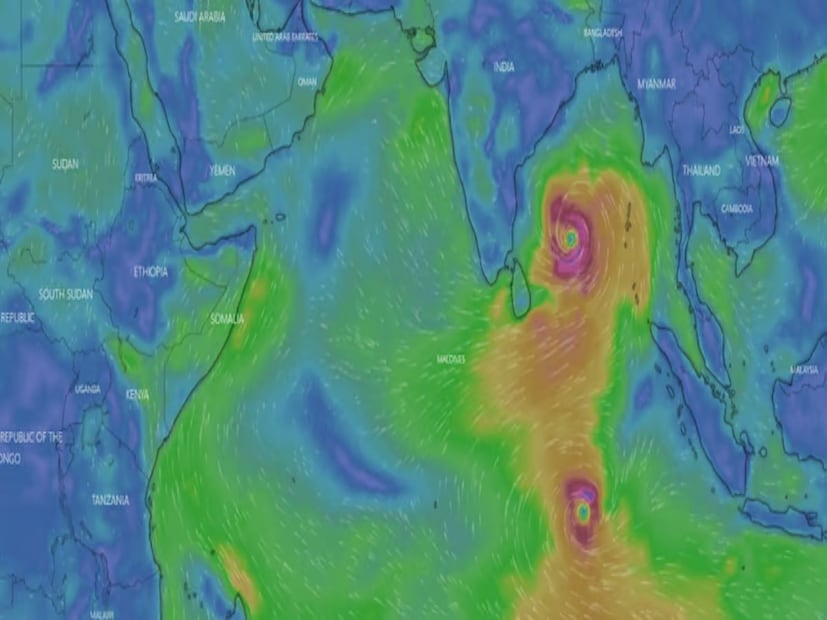 আবহাওয়া দফতর জানিয়েছে, তামিলনাড়ু ছাড়াও আন্দামান নিকোবর দ্বীপপুঞ্জ এবং অন্ধ্রপ্রদেশে ভারী বৃষ্টির সম্ভাবনা রয়েছে।
