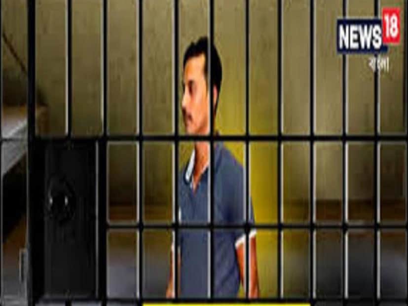 জেল সূত্রে খবর, প্রেসিডেন্সি জেল আজ আদালতে নিয়ে আসার আগে শুক্রবার রাত থেকেই জেলের ভিতরে চুপচাপ ছিল সঞ্জয়৷ এ দিন সকালেও জেলের ভিতরে থম মেরেই ছিল আরজি কর কাণ্ডে মূল অভিযুক্ত৷ 