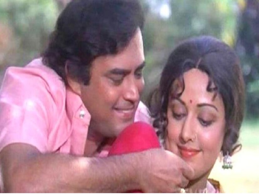 হেমা মালিনীকে বিয়ে করতে চেয়েছিলেন: ‘সীতা অউর গীতা’ ছবিতে একসঙ্গে কাজ করেছিলেন সঞ্জীব কুমার এবং হেমা মালিনী। এই ছবির ‘হাওয়া কে সাথ সাথ’ গানটি সুপারহিট হয়। গানের শ্যুটিং হয় পাহাড়ের মাঝে। সেখানেই একটা দূর্ঘটনা ঘটে। একে অন্যের জন্য উদ্বেগে আকুল হয়ে ওঠেন দুজনেই। এখান থেকেই হেমা আর সঞ্জীবের মধ্যে মিষ্টি প্রেমের জন্ম হয়।