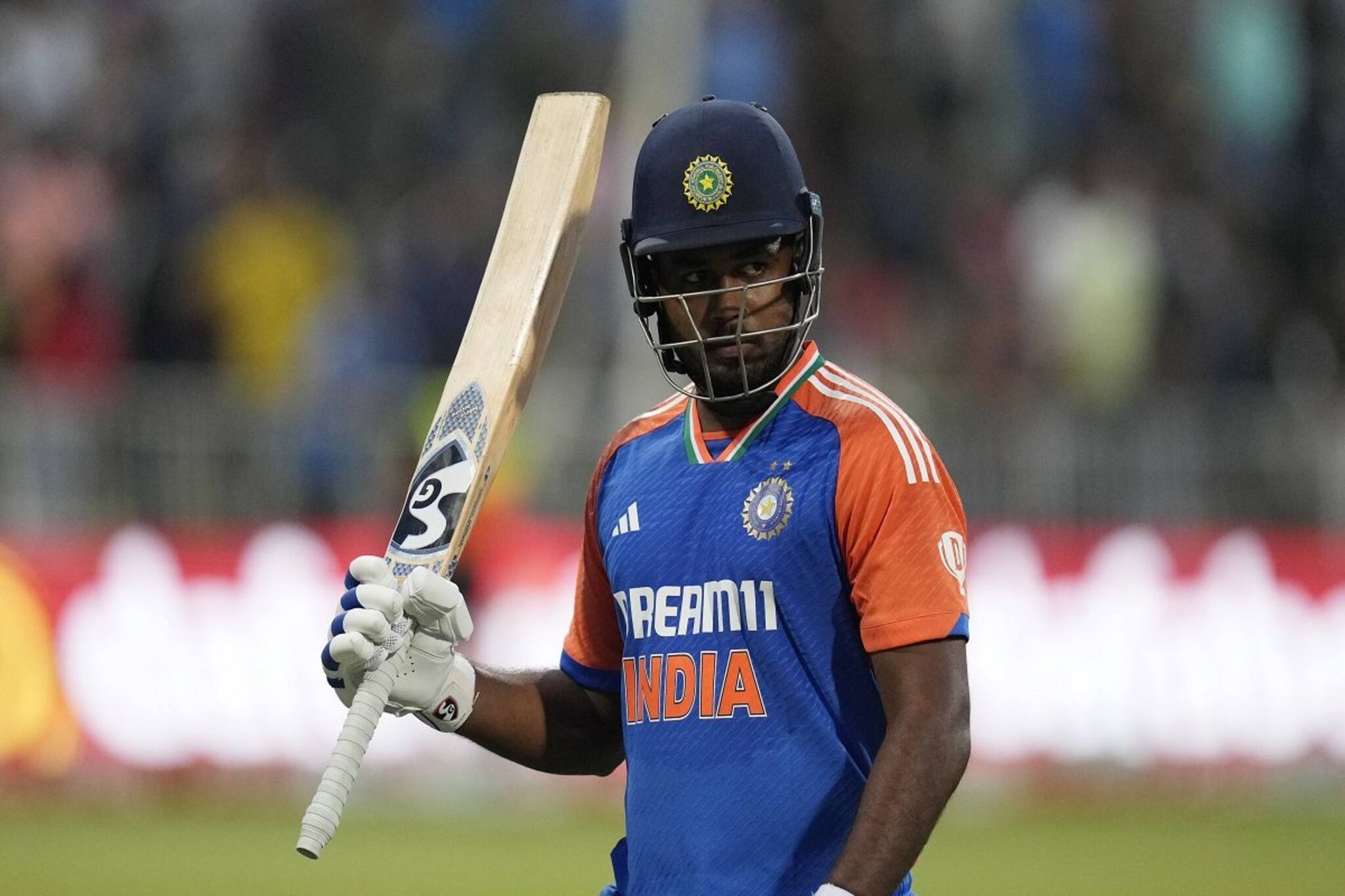 সঞ্জুর সুপার ইনিংস, ছক্কার ফুলঝুরি পুড়িয়ে ধামাকা শতরান, ভারতের স্কোর ২০২/৮