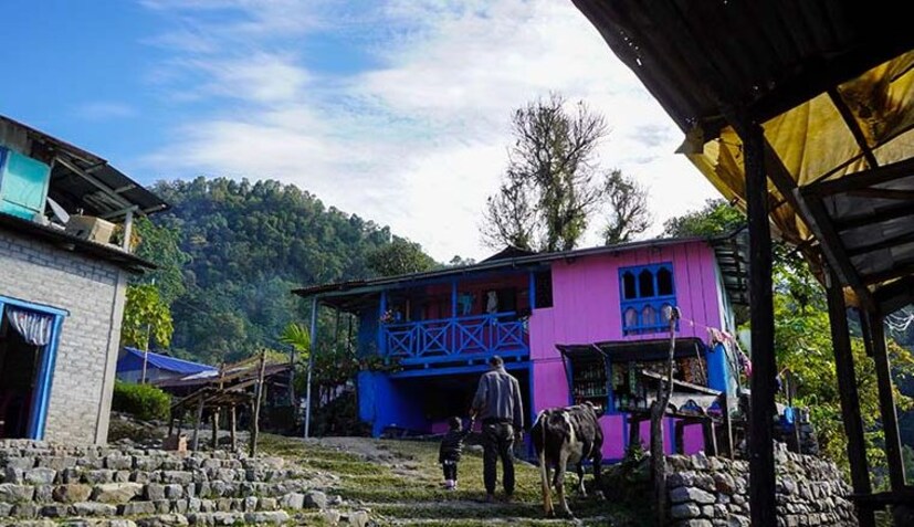 এটি ভুটান সীমান্তে অবস্থিত একটি এলাকা।গ্রাম গুলির মাঝে রয়েছে তিব্বতি গুম্ফা।সকাল শুরু হয় বৌদ্ধভিক্ষুদের প্রার্থনার আওয়াজে।ডুকপা জনজাতির মহিলাদের নাচ,গান এক কথায় মুগ্ধ করবে আপনাদের।জেলাশাসক আর বিমলা জানিয়েছেন,&quot;পর্যটনের প্রসার ঘটাতে জেলাপ্রশাসনের তরফে নানান উদ&#x200d;্যোগ নেওয়া হয়েছে।এবারে ডুকপা উৎসব হয়েছে।এলাকার রাস্তাটি কতটা ঠিক করা যায় তা আমরা দেখছি।&quot;